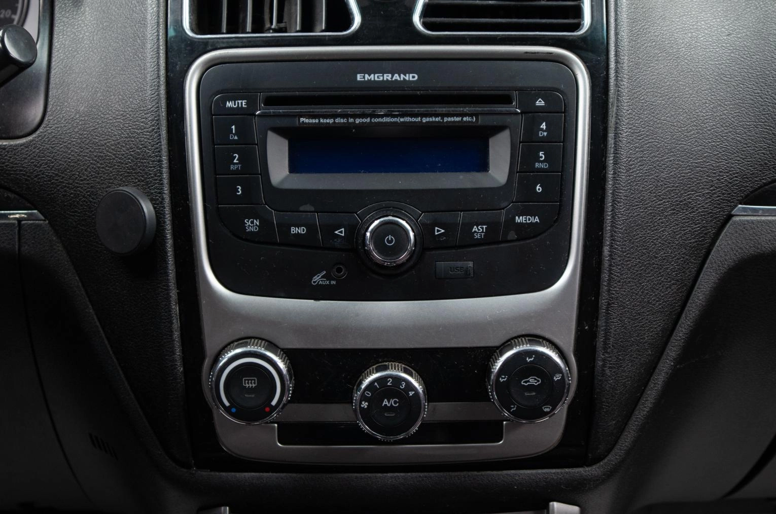 Geely Emgrand EC7 11 из 16