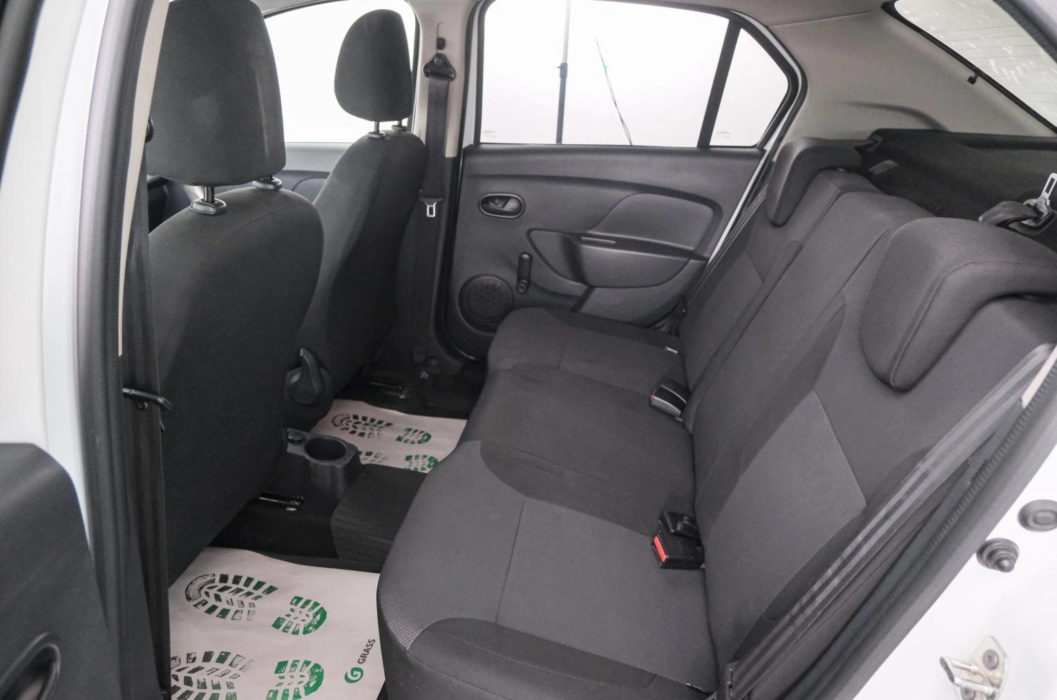 Renault Logan 18 из 20