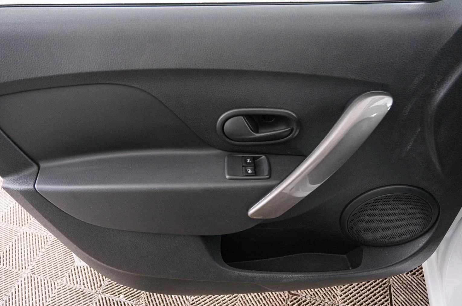 Renault Logan 17 из 20