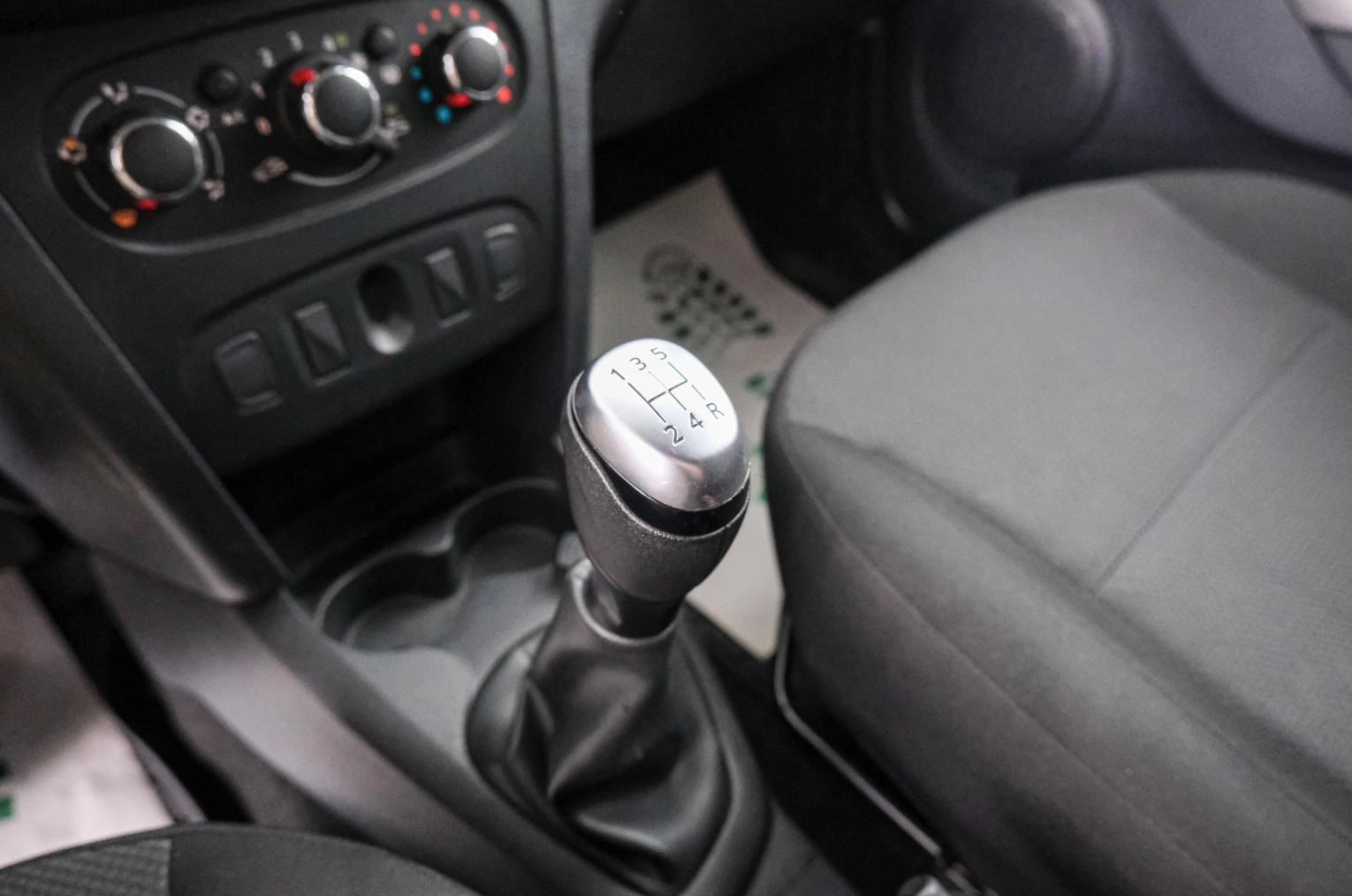 Renault Logan 16 из 20