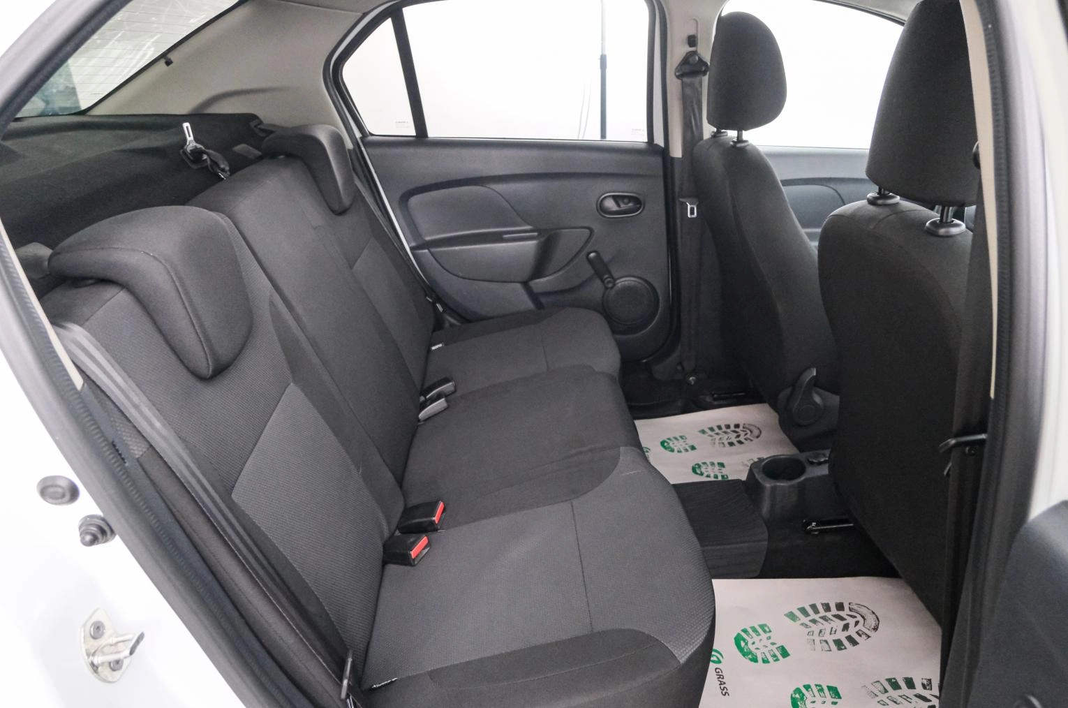 Renault Logan 19 из 20