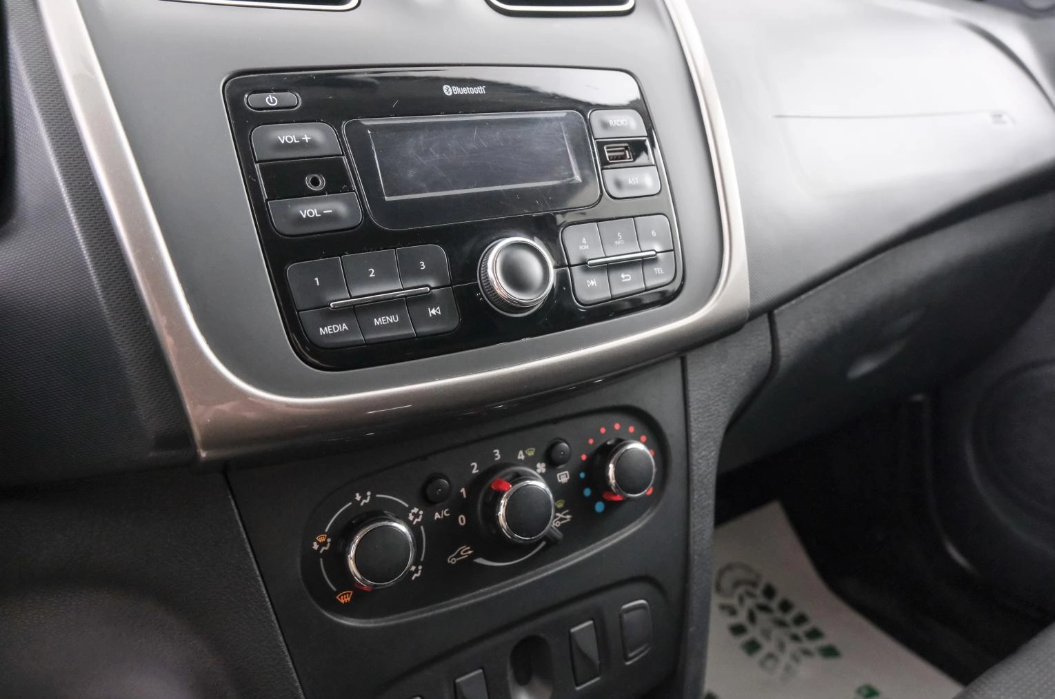 Renault Logan 15 из 20