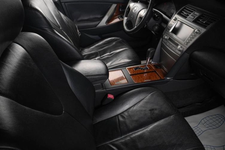 Toyota Camry 17 из 19