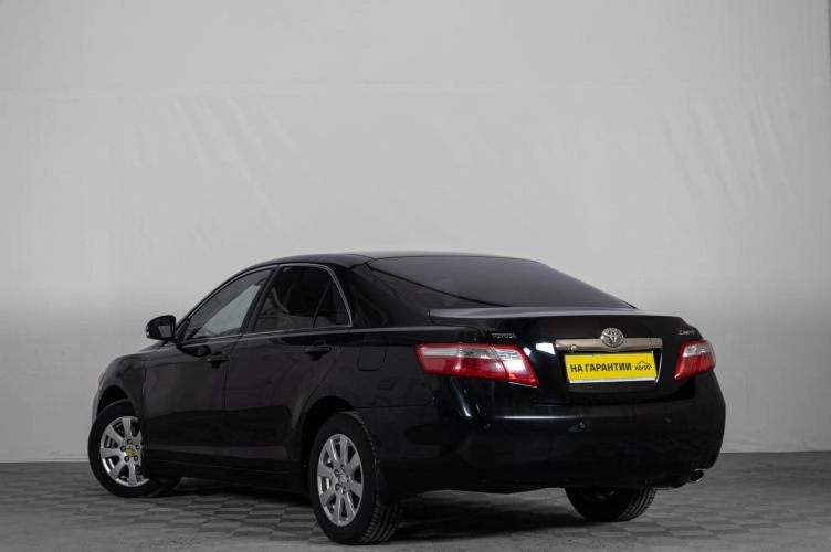 Toyota Camry 6 из 19