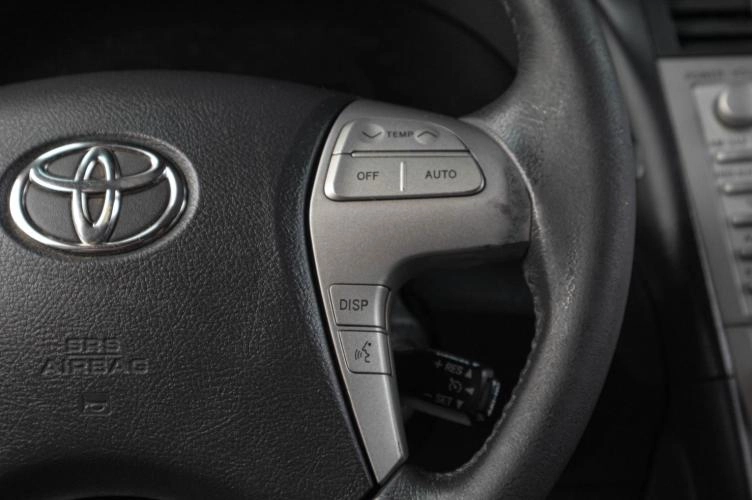 Toyota Camry 12 из 19