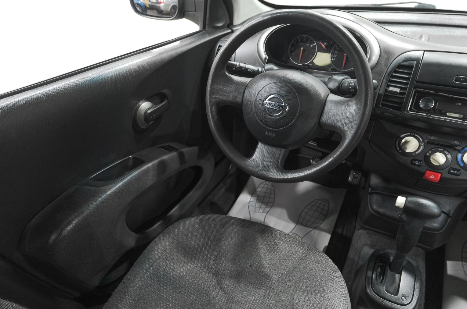 Nissan Micra 9 из 21