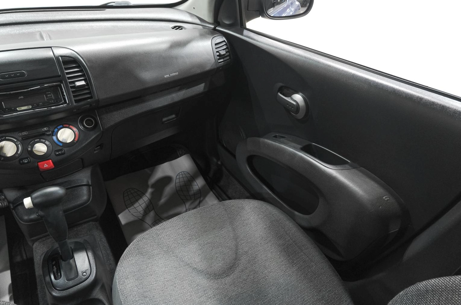 Nissan Micra 10 из 21