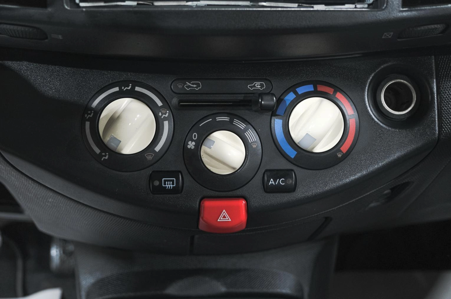 Nissan Micra 12 из 21