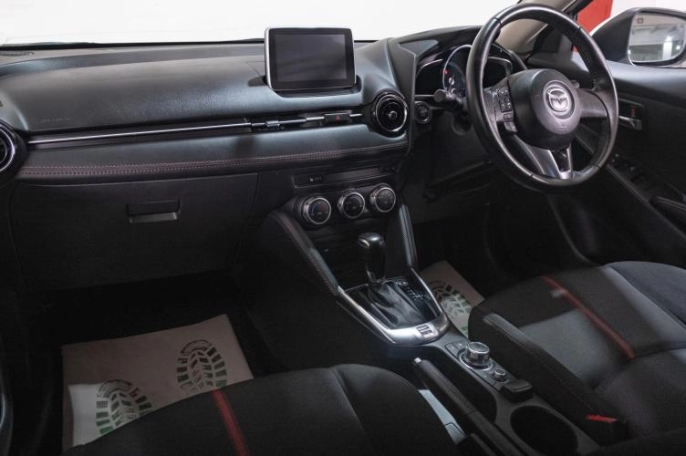 Mazda Demio 10 из 22