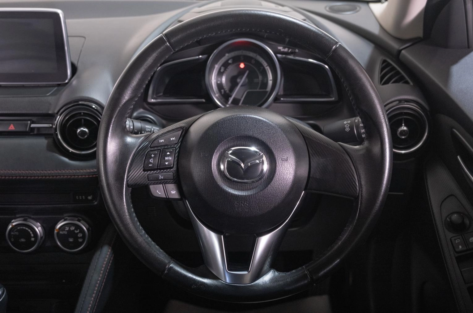 Mazda Demio 14 из 22