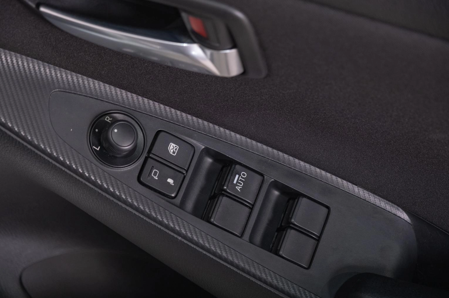 Mazda Demio 12 из 22