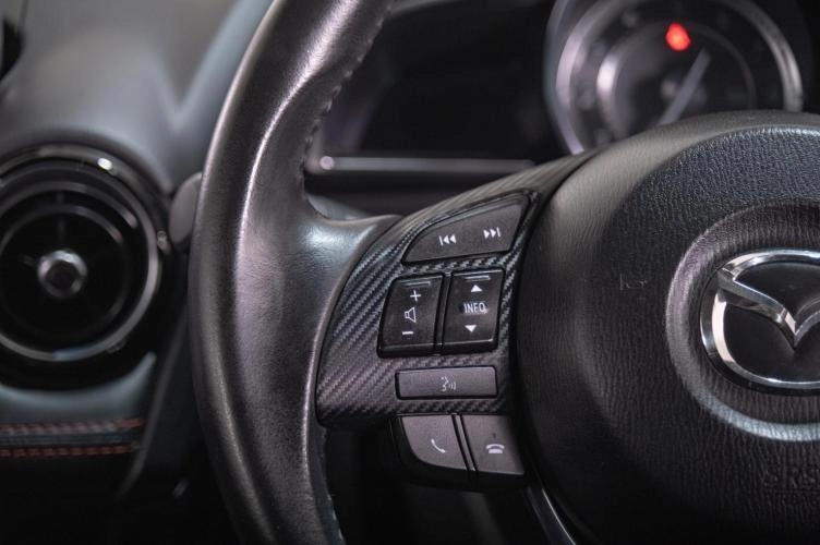 Mazda Demio 15 из 22