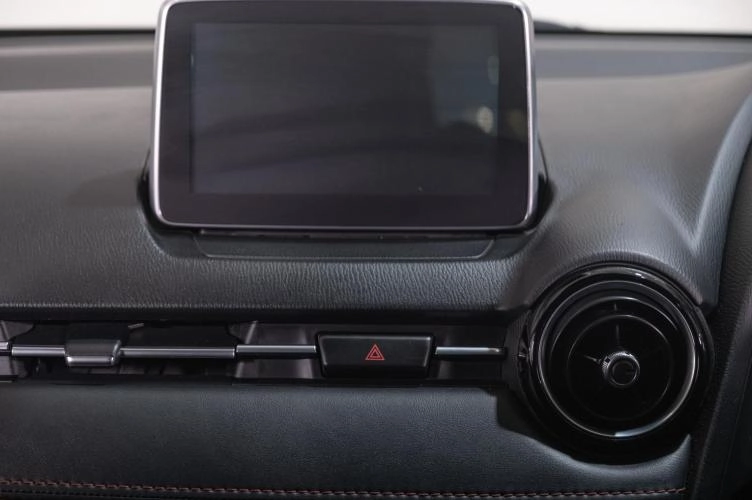 Mazda Demio 16 из 22