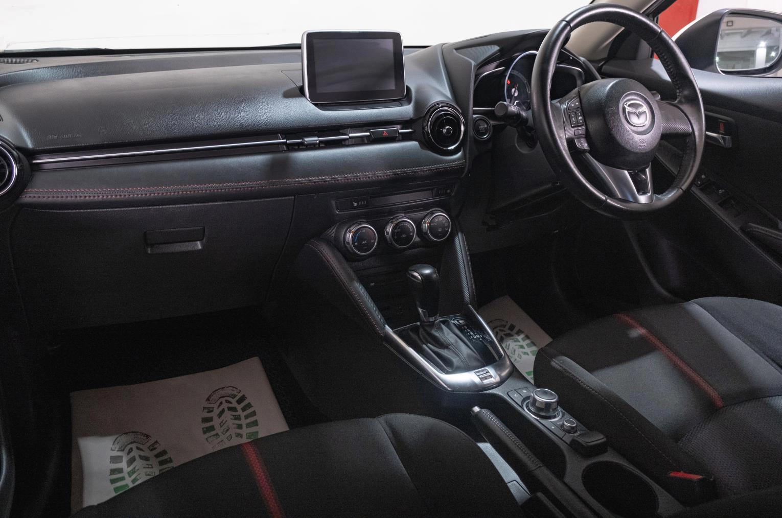 Mazda Demio 10 из 22