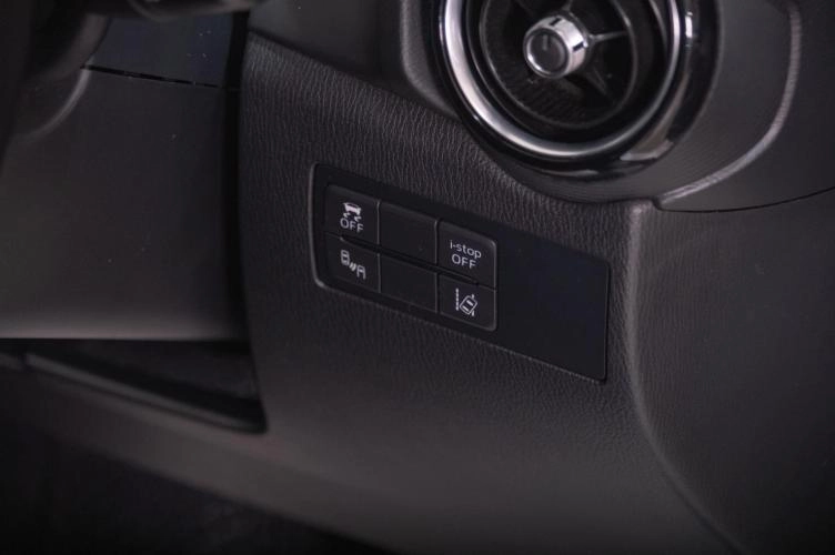 Mazda Demio 13 из 22