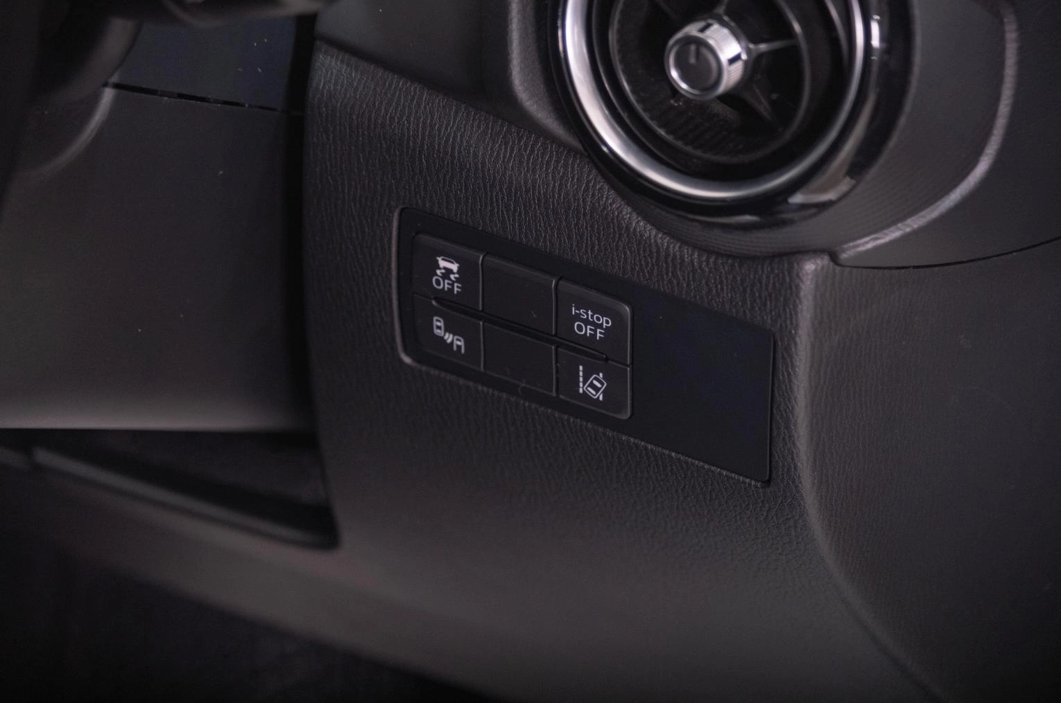 Mazda Demio 13 из 22