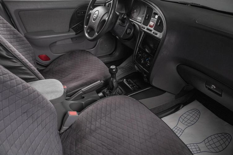 Hyundai Elantra 10 из 17