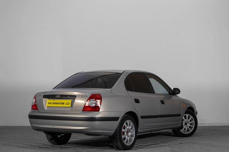 Hyundai Elantra 4 из 17