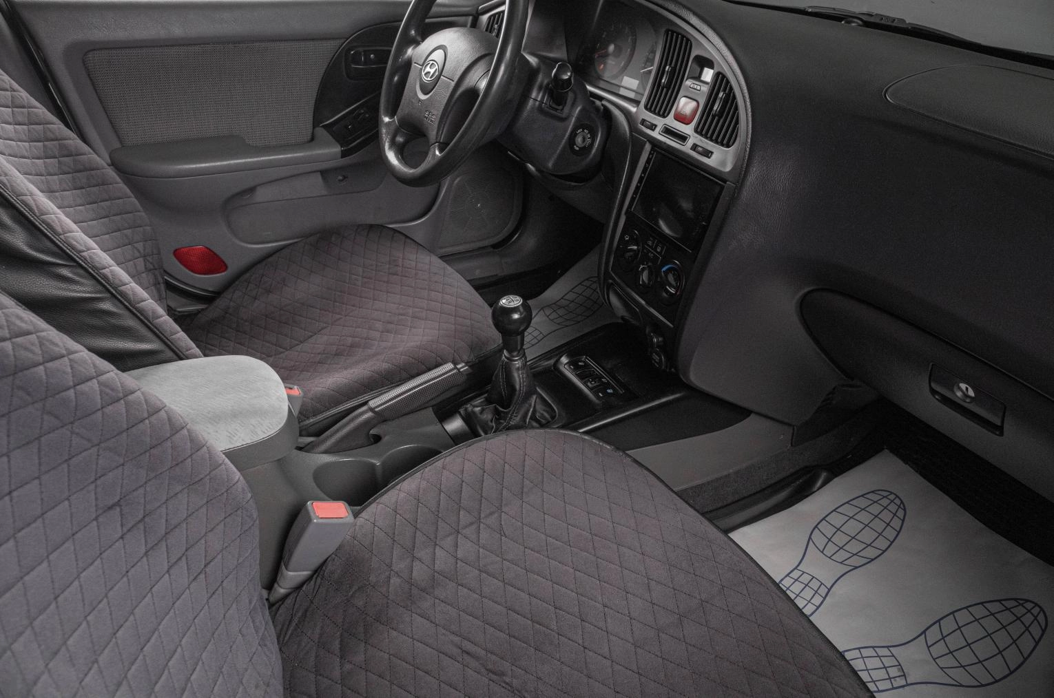 Hyundai Elantra 10 из 17