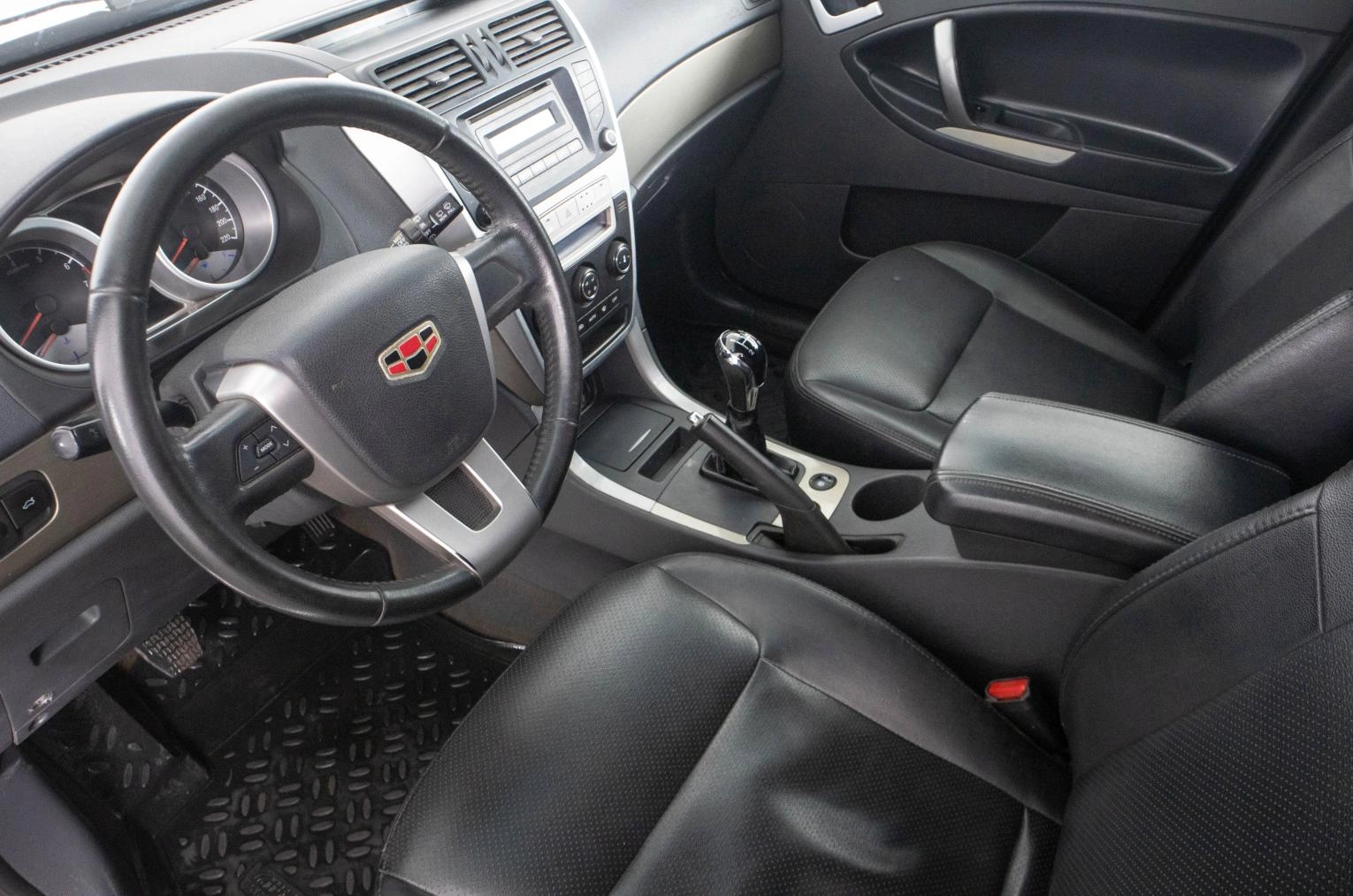 Geely Emgrand X7 8 из 22