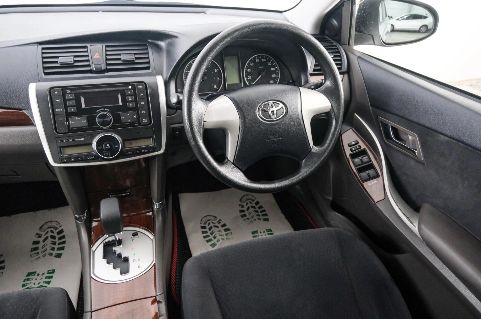 Toyota Premio 9 из 21