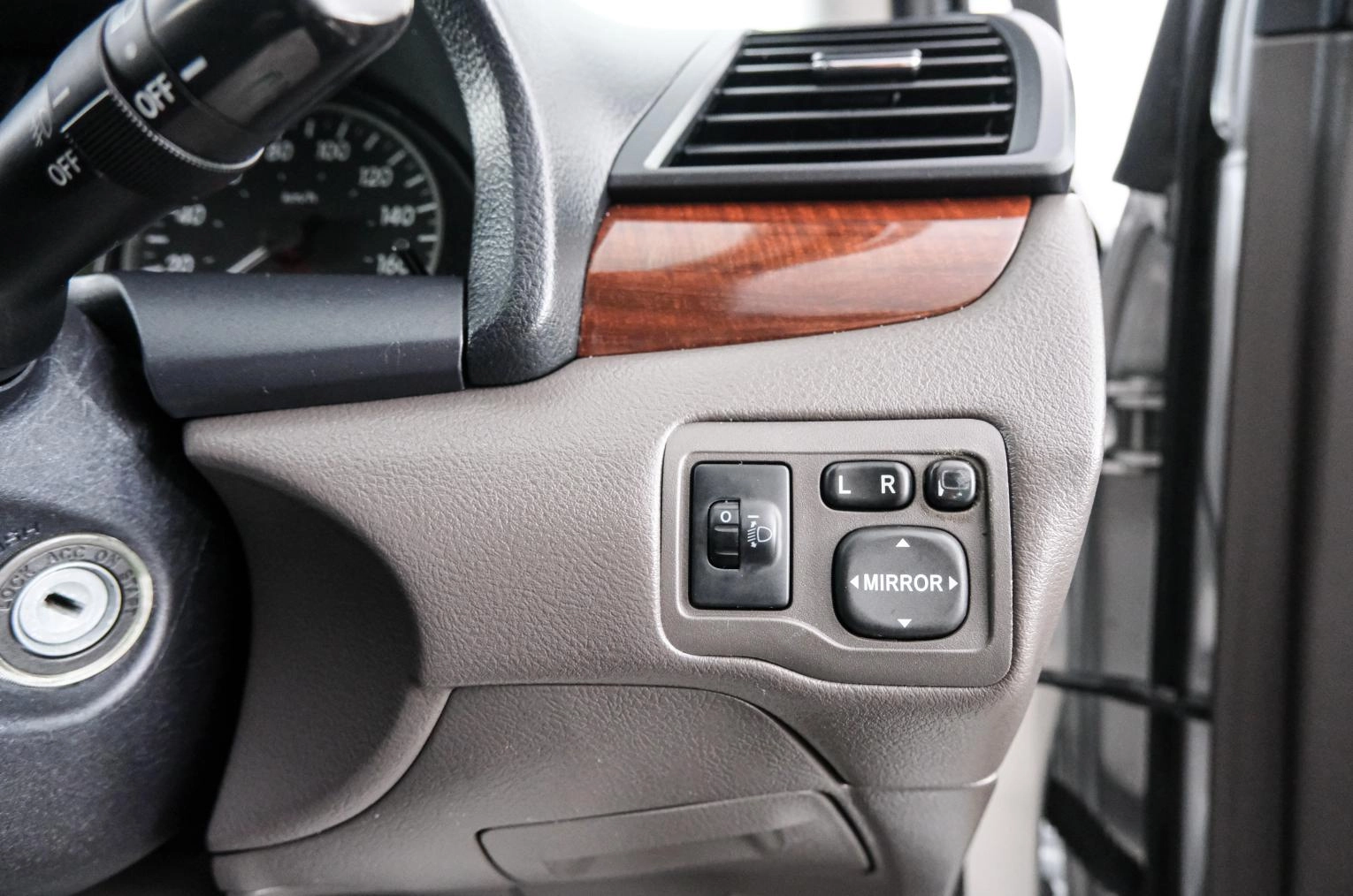 Toyota Premio 17 из 21