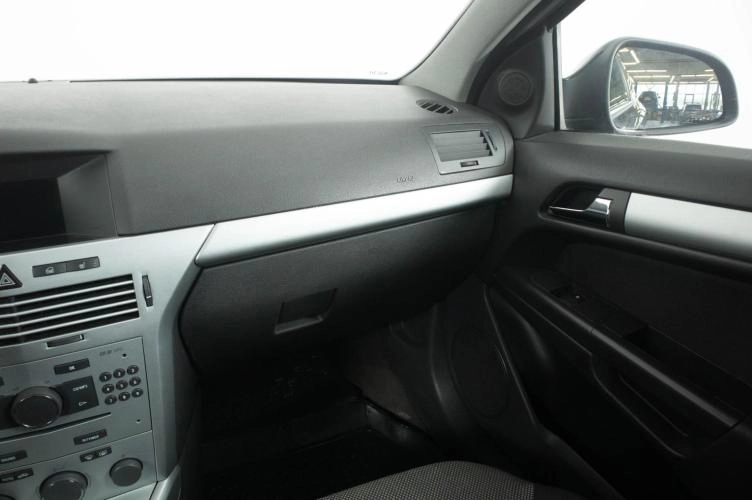 Opel Astra GTC 12 из 21