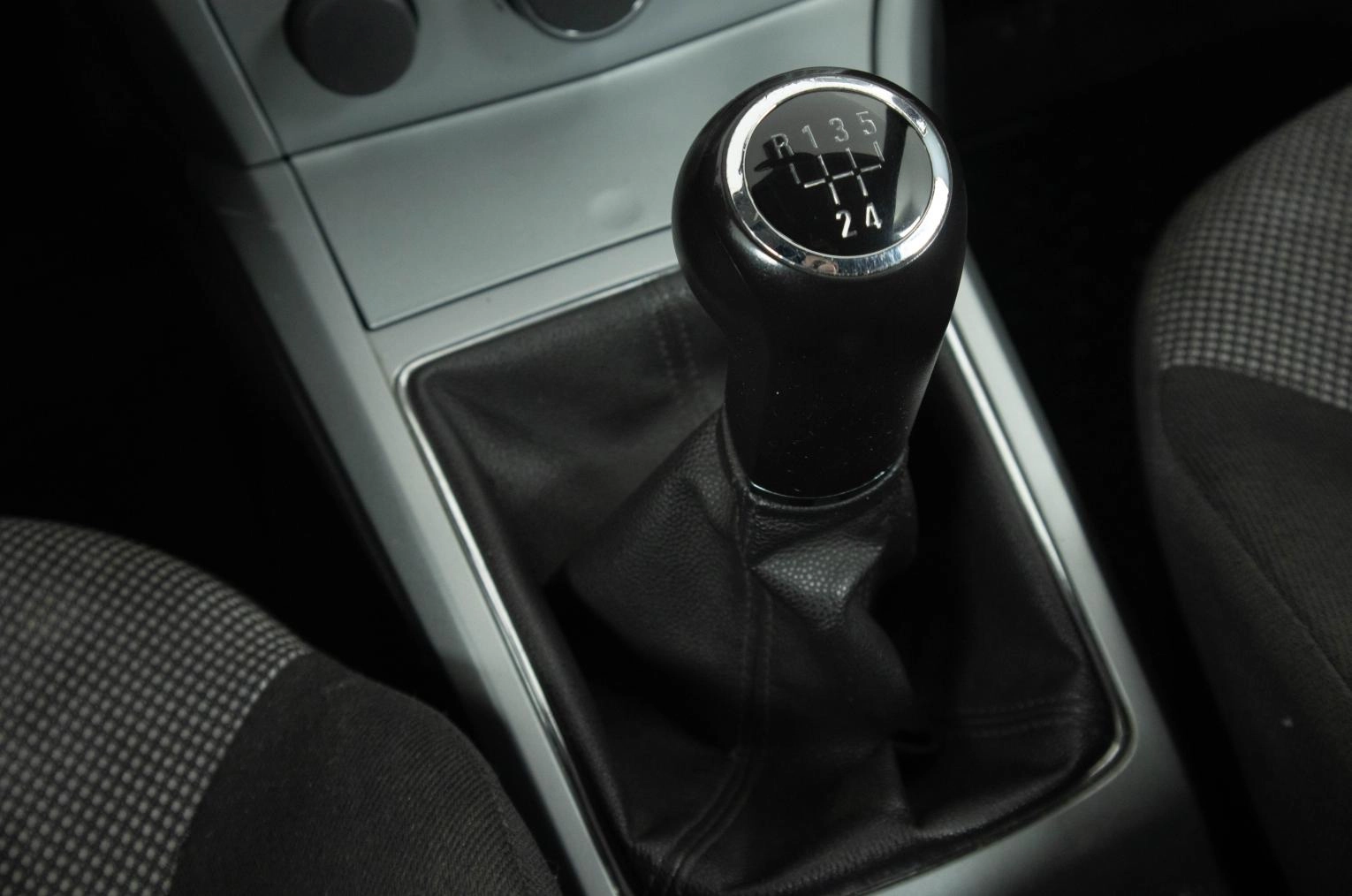 Opel Astra GTC 19 из 21