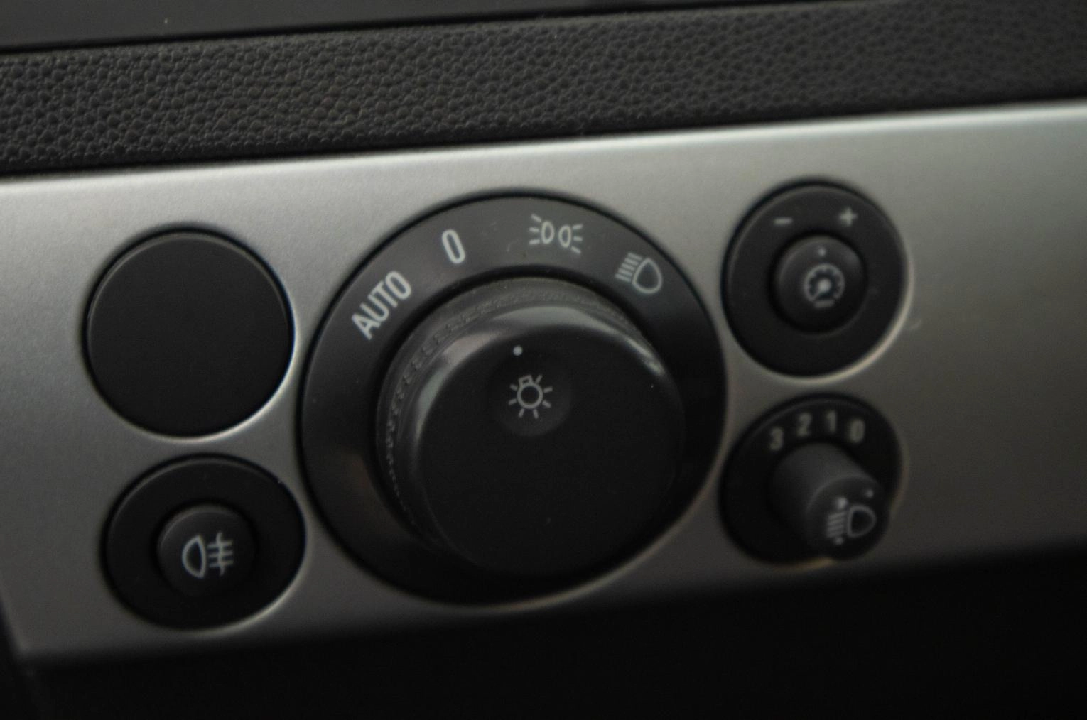 Opel Astra GTC 20 из 21