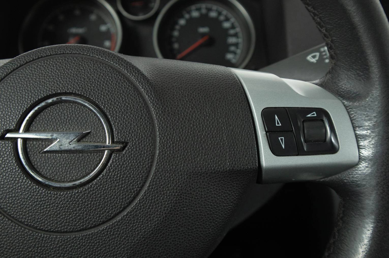 Opel Astra GTC 15 из 21