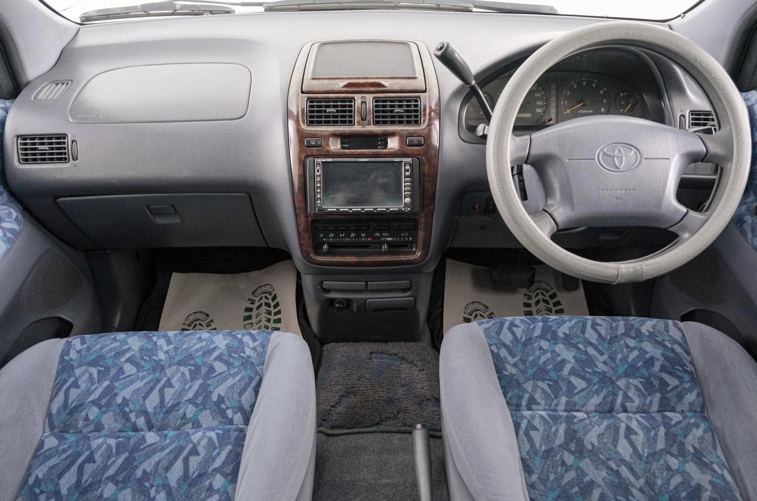 Toyota Ipsum 10 из 20