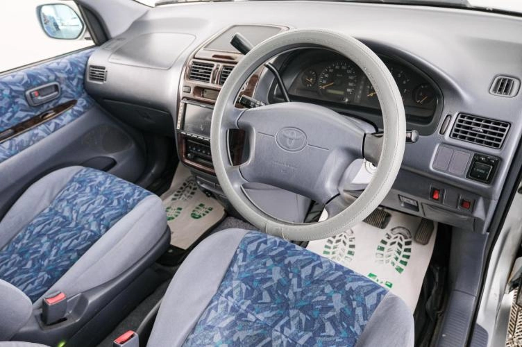 Toyota Ipsum 8 из 20