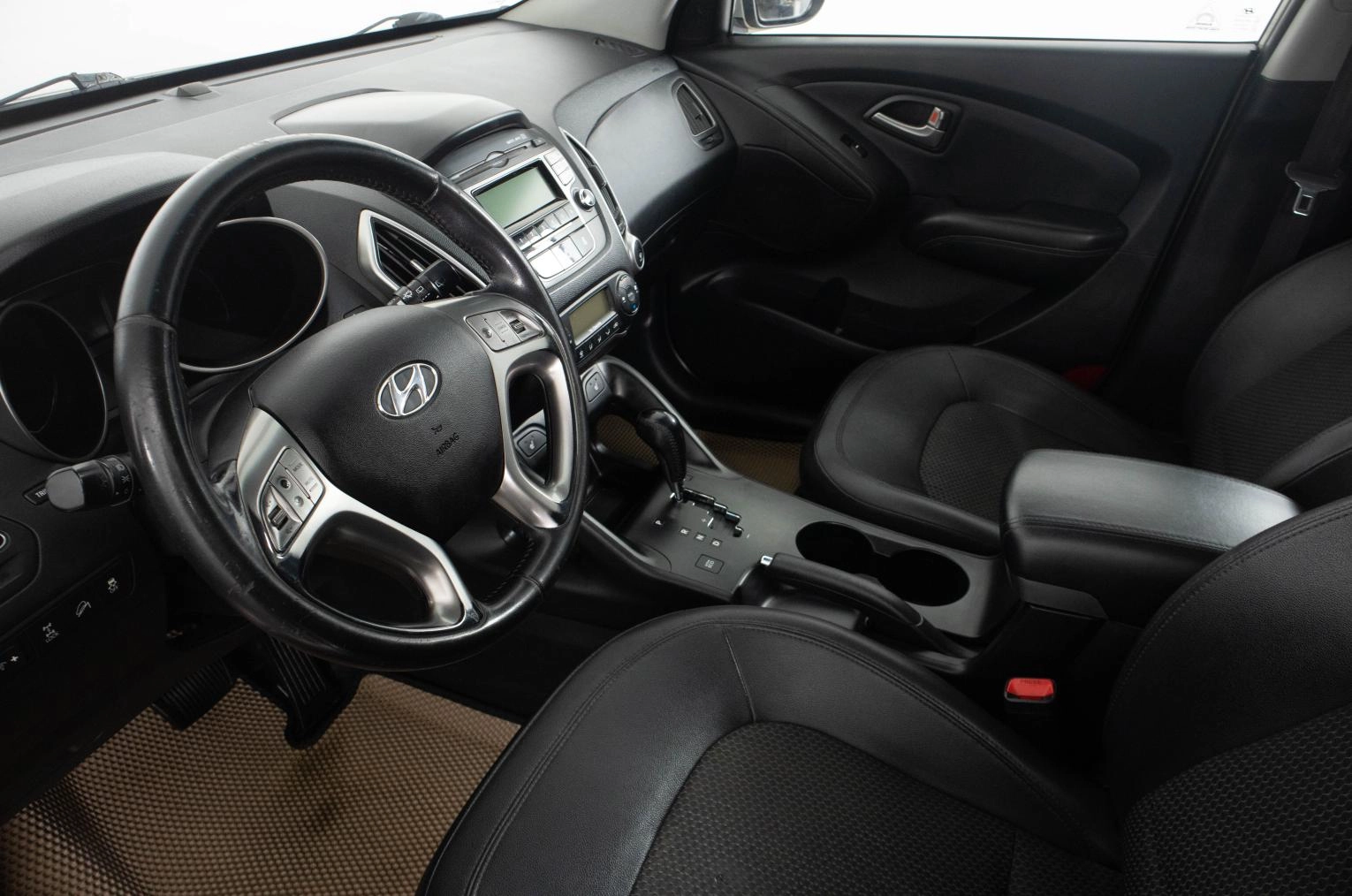 Hyundai ix35 8 из 22