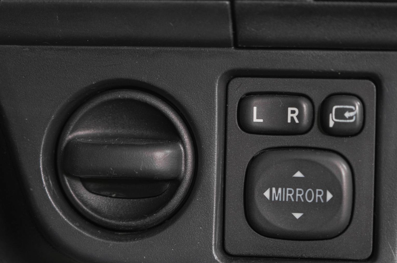 Toyota Corolla Axio 19 из 21