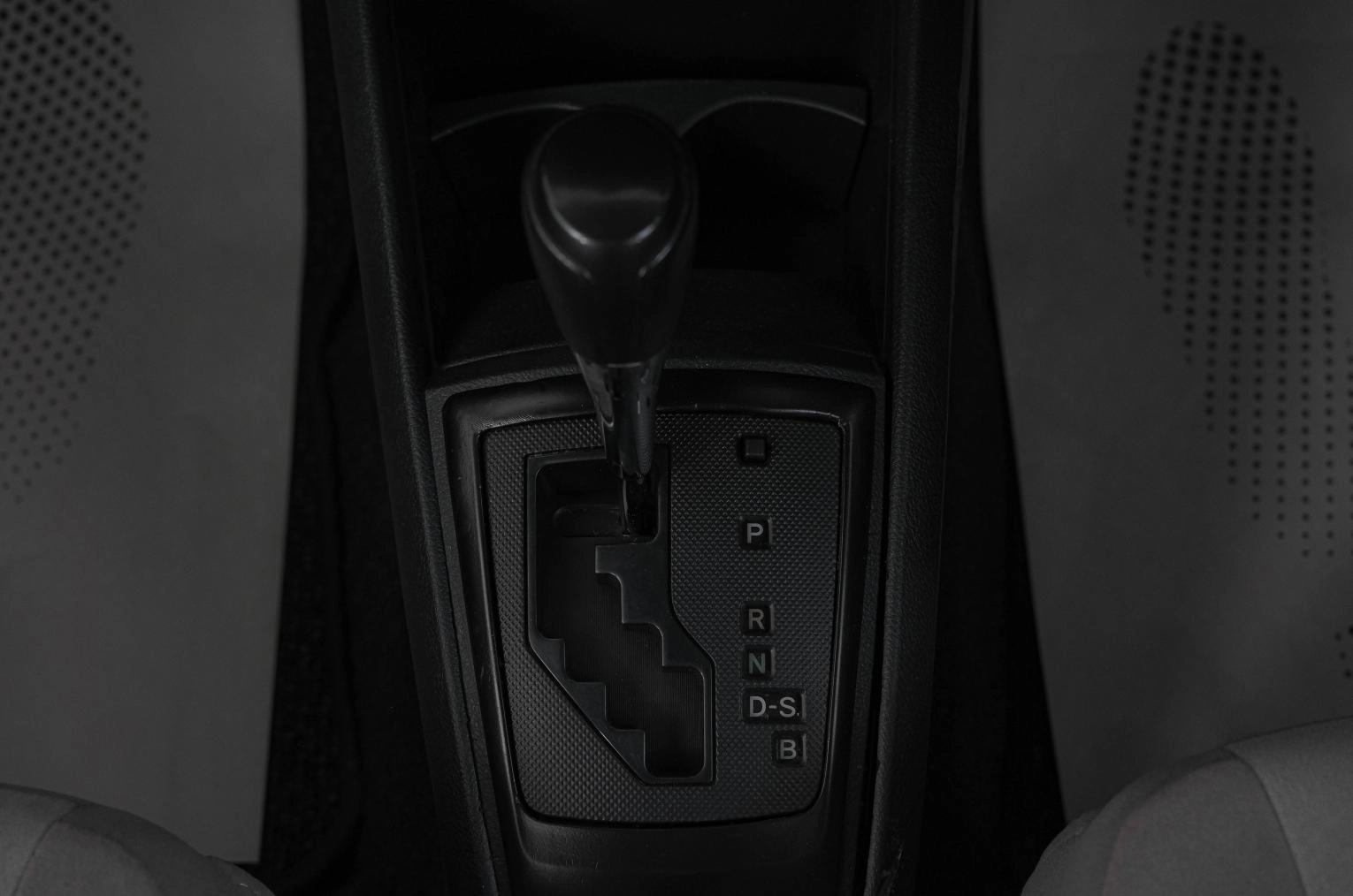 Toyota Corolla Axio 17 из 21