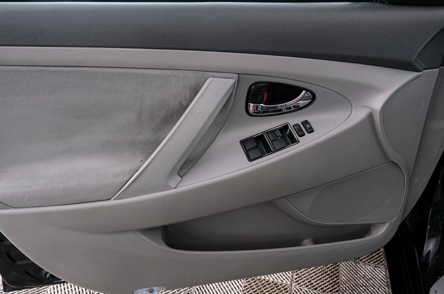 Toyota Camry 18 из 20