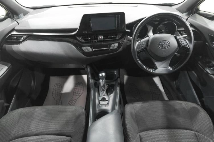 Toyota C-HR 11 из 22