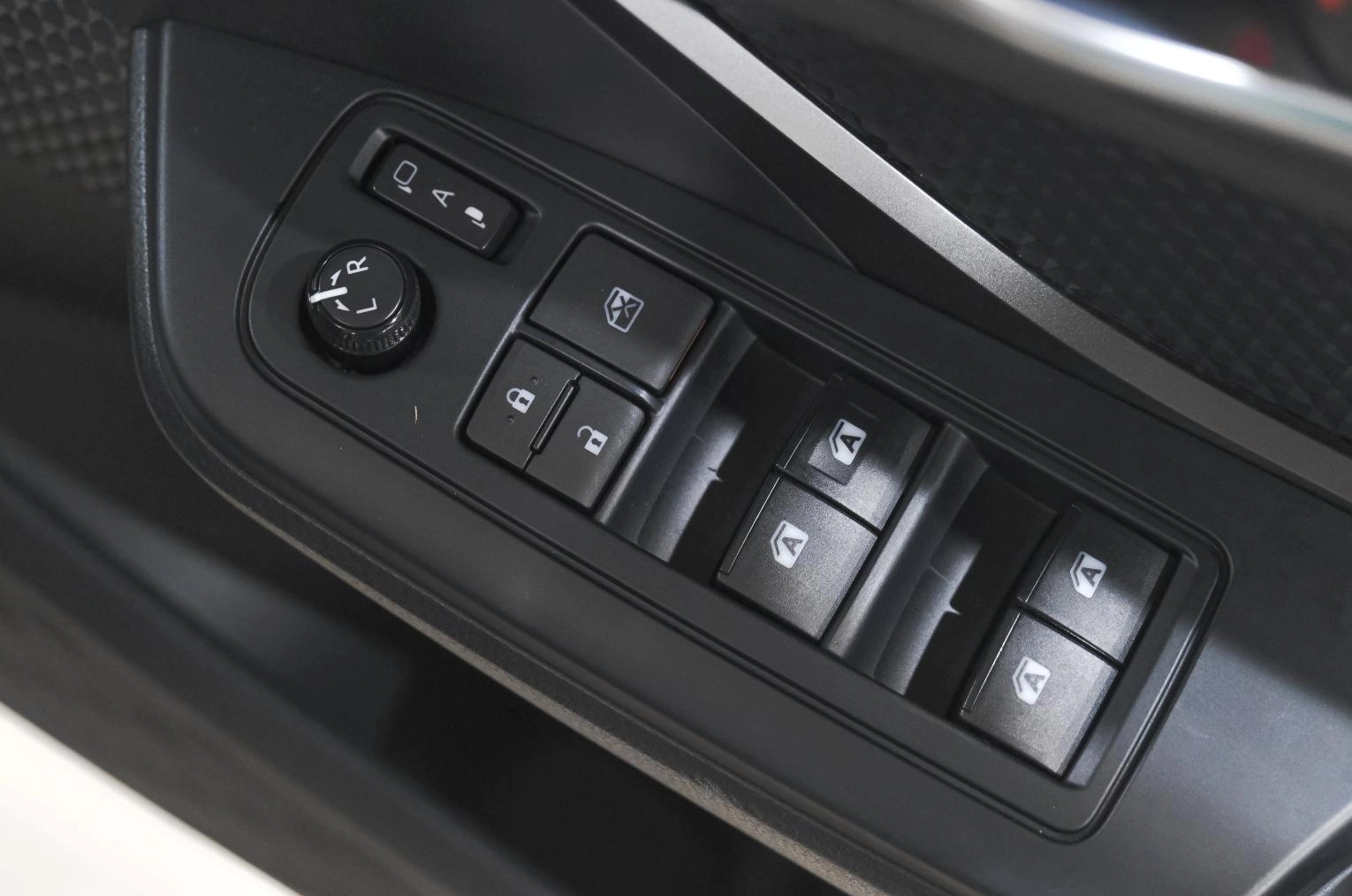 Toyota C-HR 17 из 22