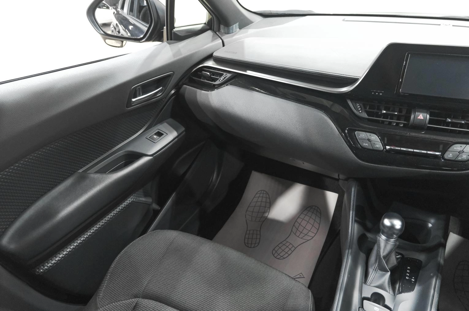 Toyota C-HR 9 из 22