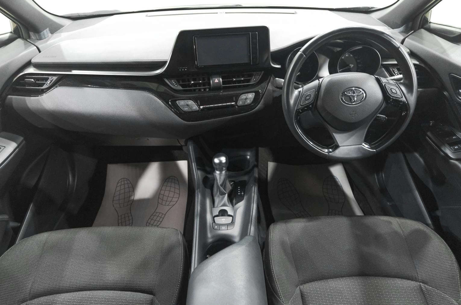 Toyota C-HR 11 из 22