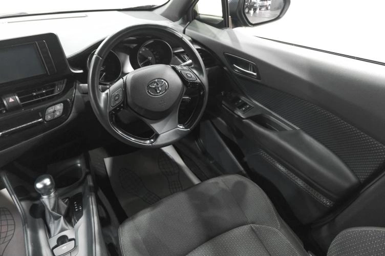 Toyota C-HR 10 из 22
