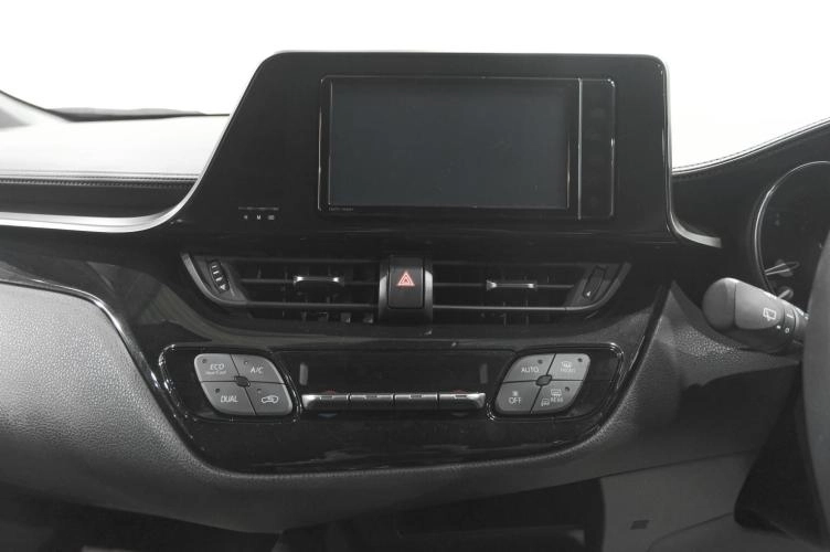 Toyota C-HR 16 из 22