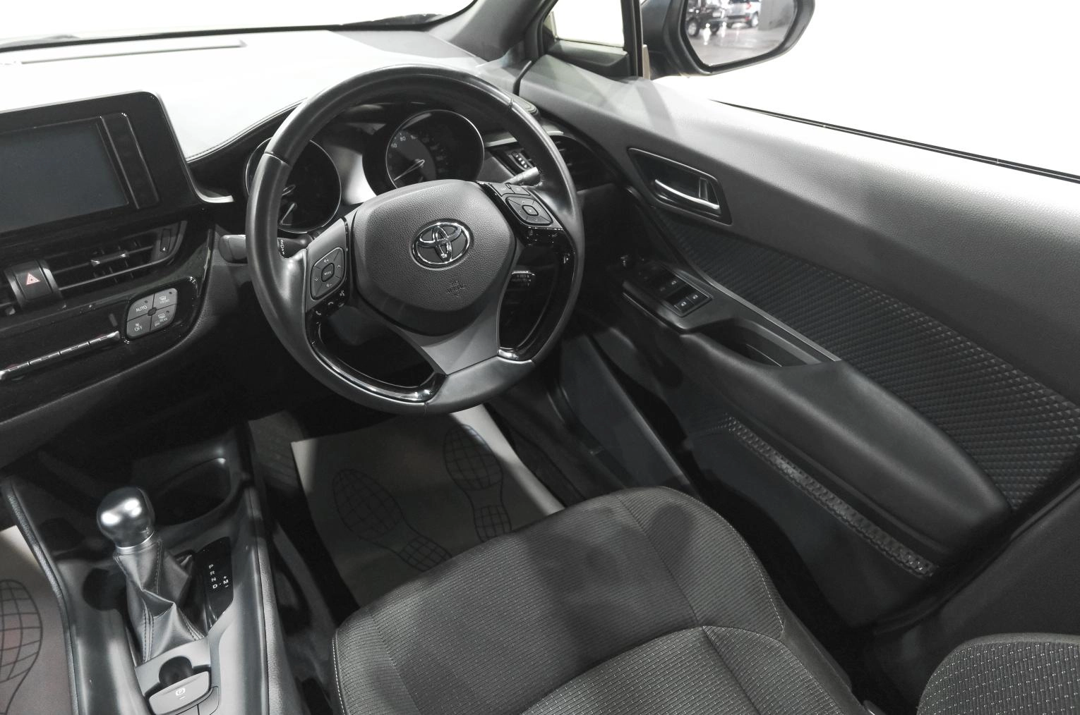 Toyota C-HR 10 из 22