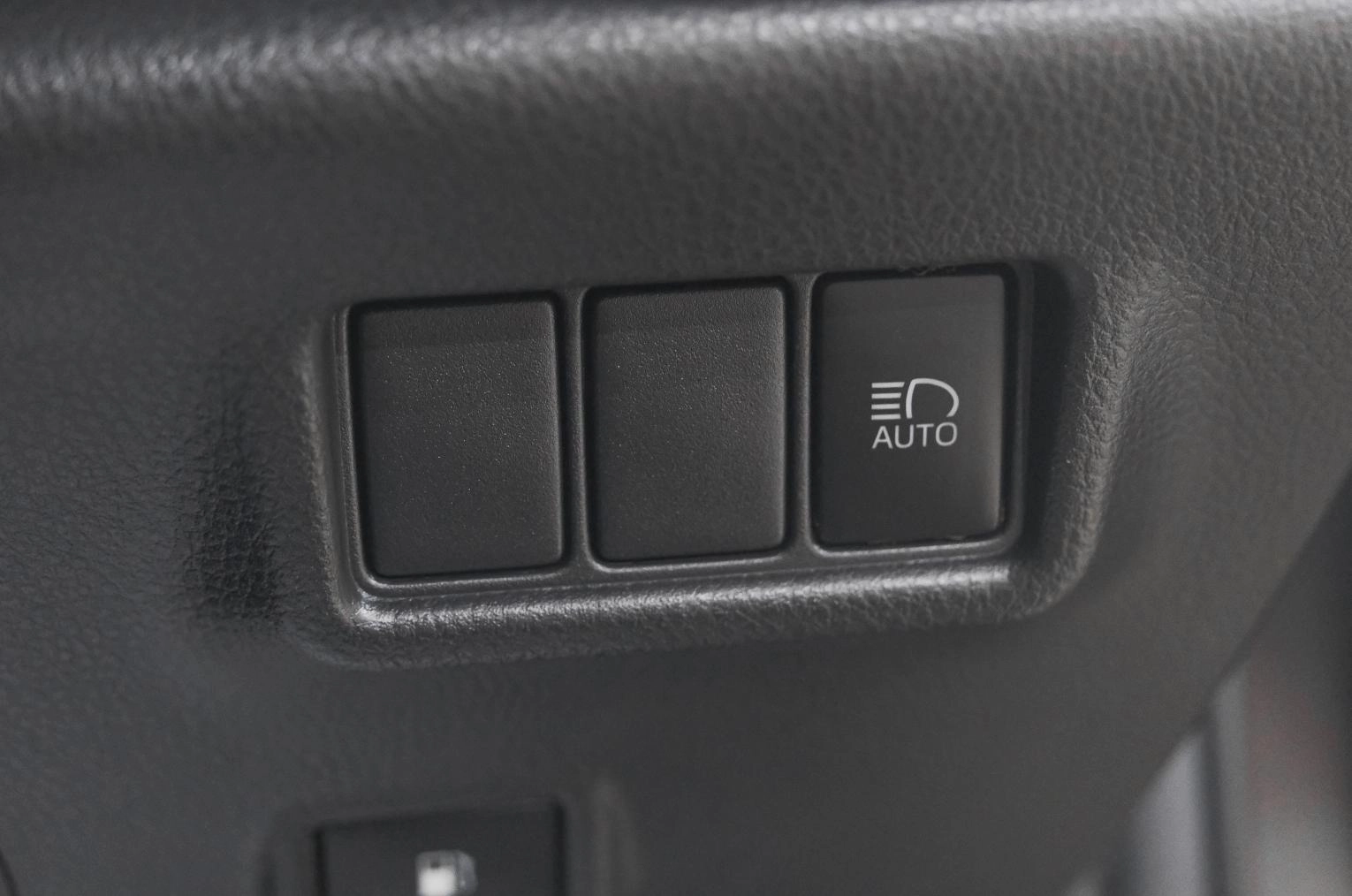 Toyota C-HR 19 из 22