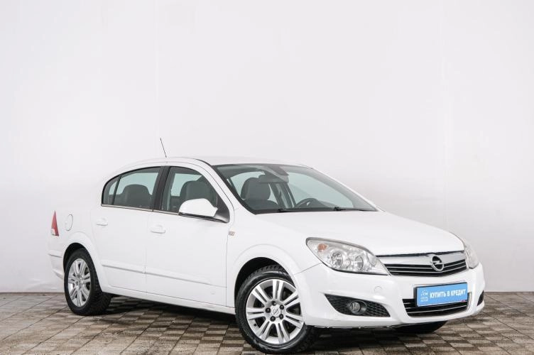 Opel Astra 2010 года