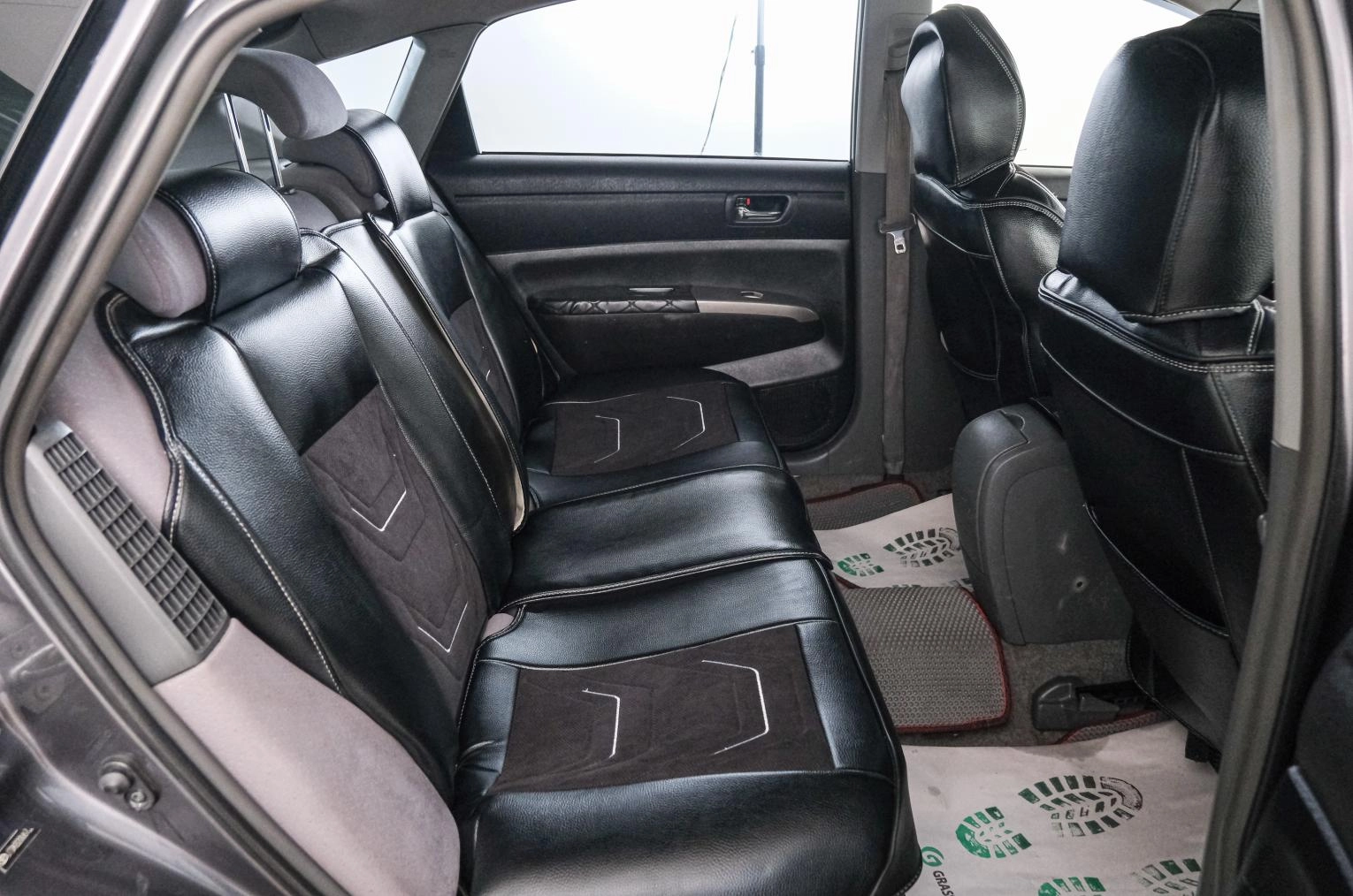 Toyota Prius 19 из 20