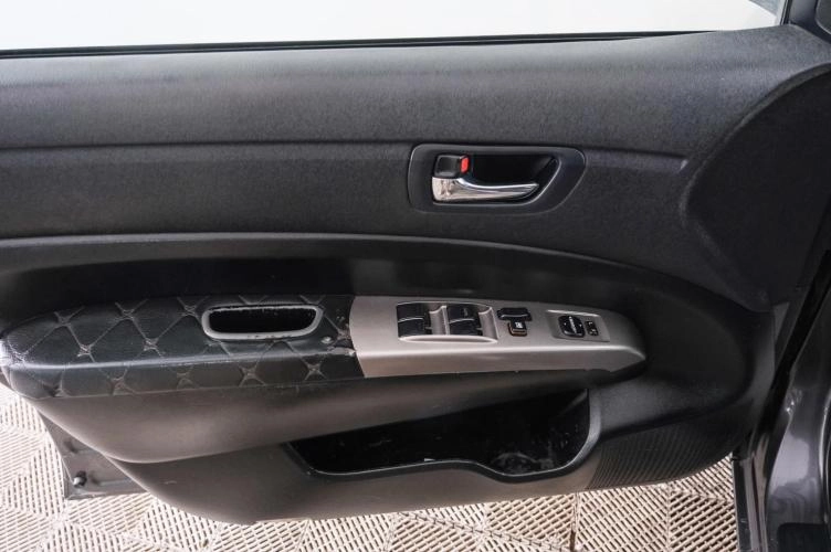 Toyota Prius 17 из 20