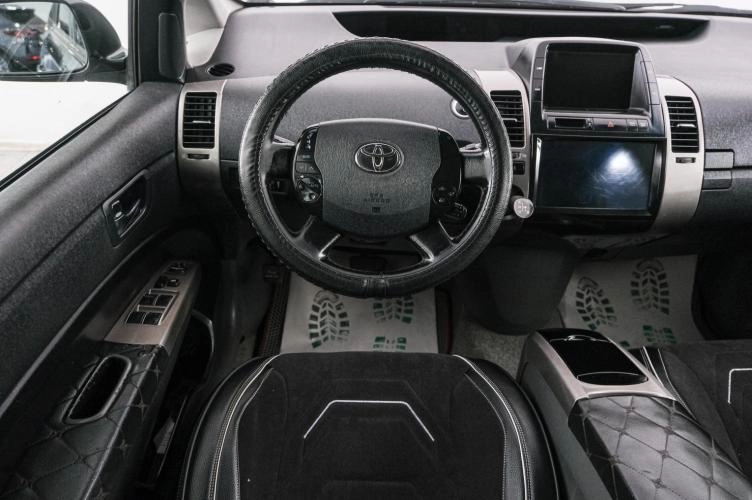 Toyota Prius 14 из 20