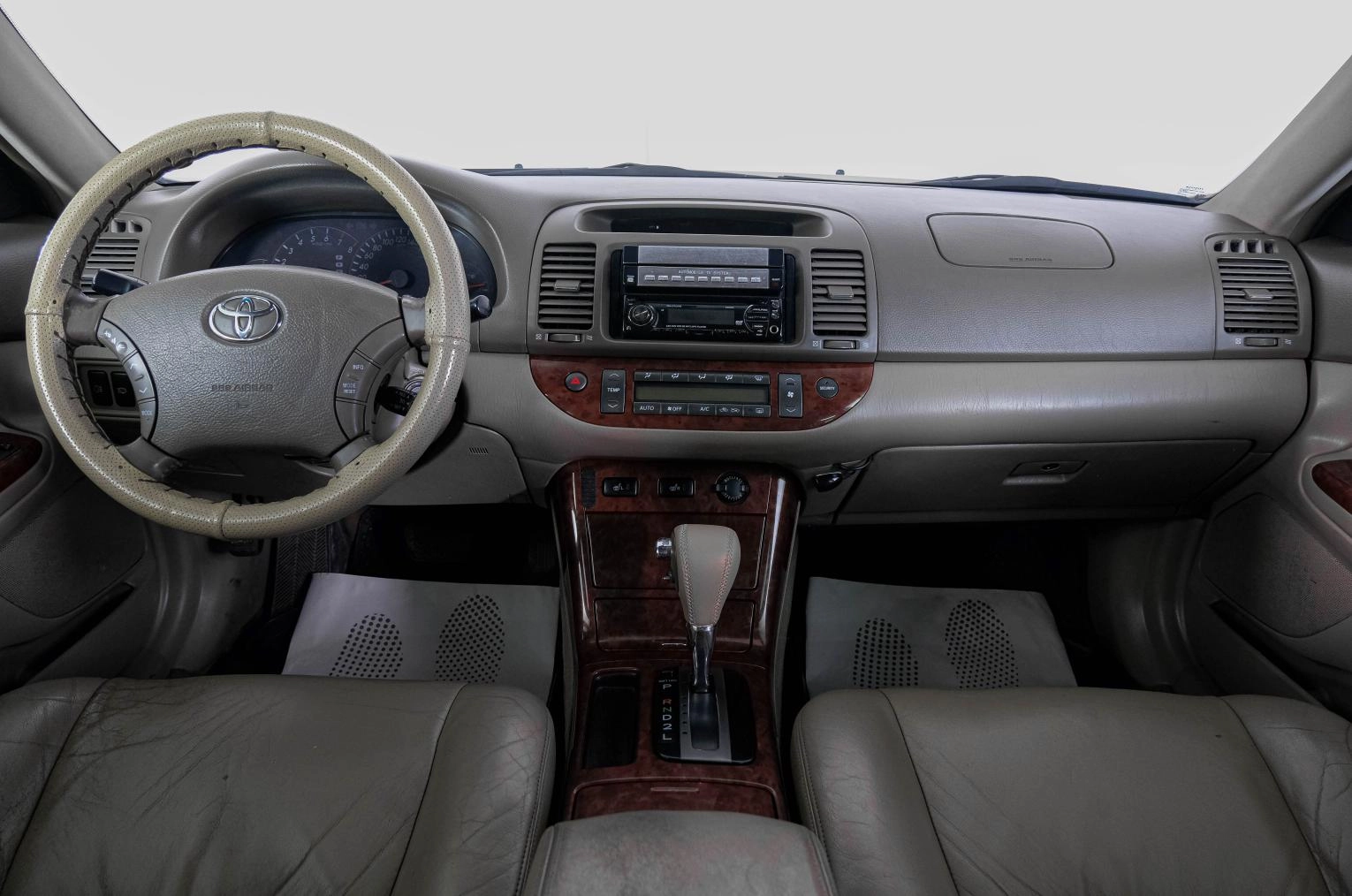 Toyota Camry 13 из 24