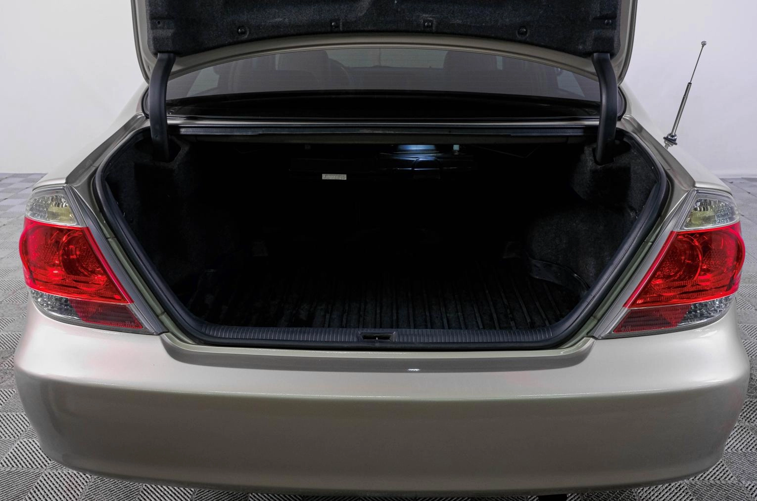 Toyota Camry 7 из 24